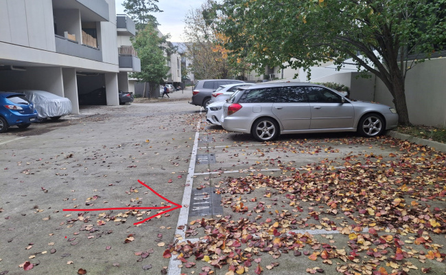 Off-street outside parking spot, 5 min walk from South Kensington Station