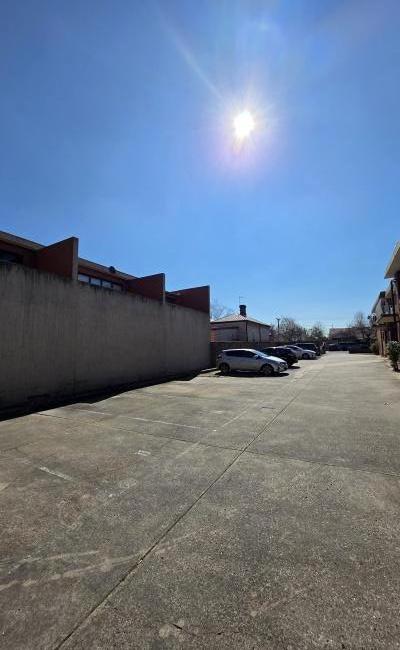 Parking Space in Yarraville 4mins walk to Yarraville Station. 15mins to CBD