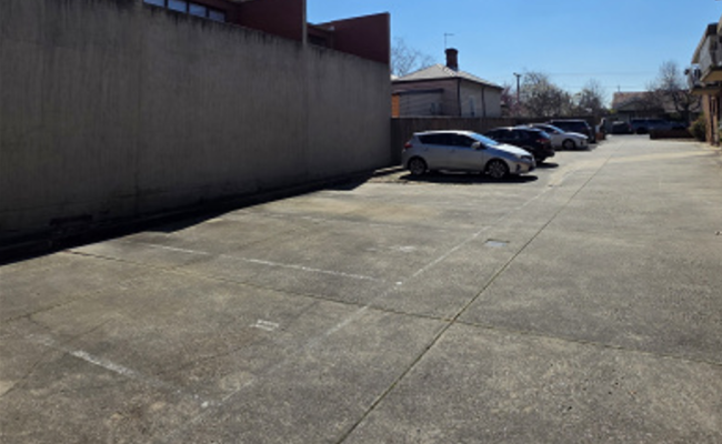 Parking Space in Yarraville 4mins walk to Yarraville Station. 15mins to CBD