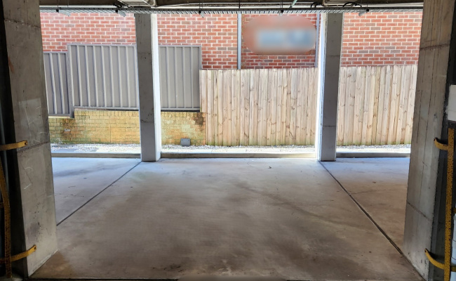 Safe and secure parking close to CBD and RPA near public transport.