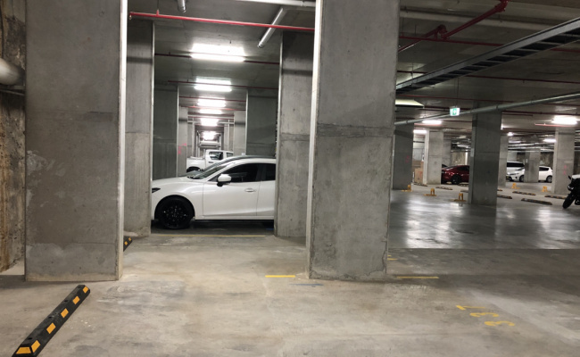 Waterloo - Secure Parking next to East Village