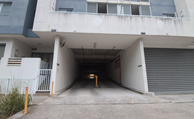 Parking at Wolli Creek -near airport