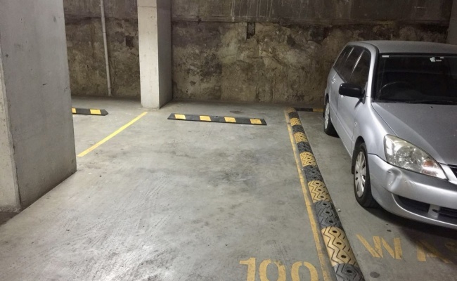 Wolli Creek - Secured Undercover Parking Close to the Airports