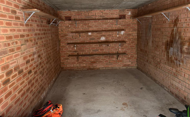 Large lock up garage with storage shelves in heart of Randwick!