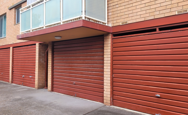 Large lock up garage with storage shelves in heart of Randwick!