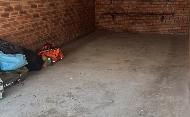 Large lock up garage with storage shelves in heart of Randwick!