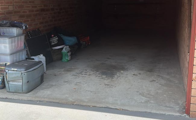 Large lock up garage with storage shelves in heart of Randwick!