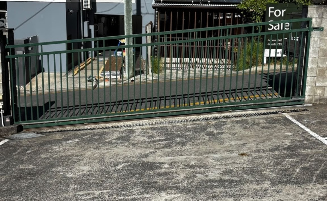 Great Outdoor Parking Space in Teneriffe 