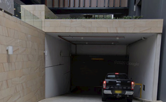 Luxury building Secure Car Space, 2 Min to St Leonards Station, Remote Access