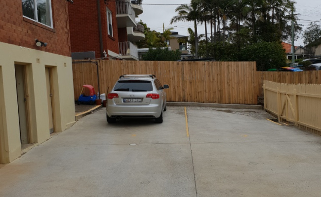 Car spot in Manly (backyard), close to the beach