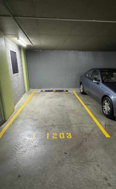 Secure Parking Spot for Rent, Ideal for A1 and A7 Residents and Classic Cars