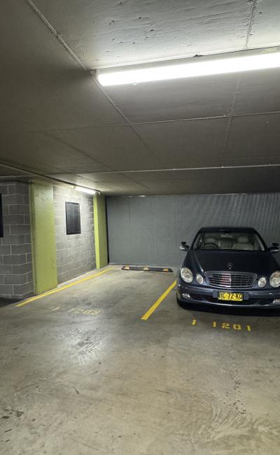 Secure Parking Spot for Rent, Ideal for A1 and A7 Residents and Classic Cars