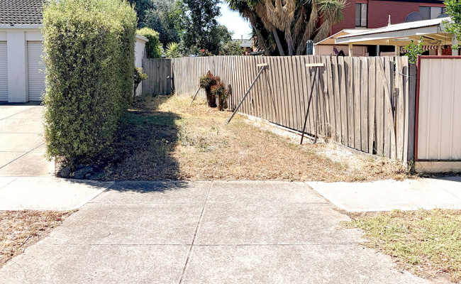 Outside parking on Aviemore Way in Point Cook
