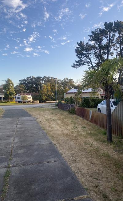Spacious & secure parking 12km to CBD, 7km to airport