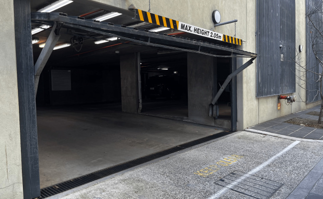 South Melbourne - Secure Convenient Parking near City Easy Access