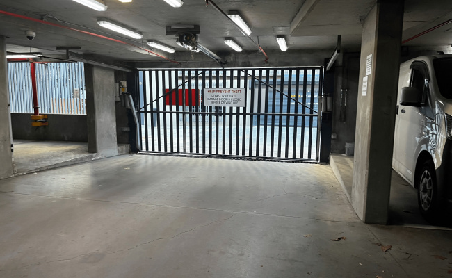 South Melbourne - Secure Convenient Parking near City Easy Access
