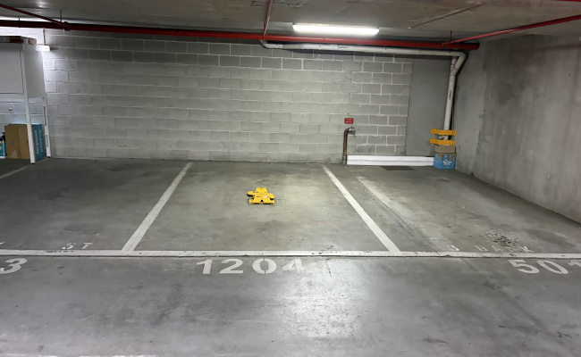 Undercover Parking - Bank St