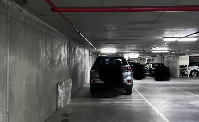 Spacious parking space close to cbd, Southbank, between Kings way and Swanston st.
