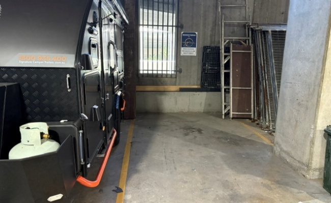 Undercover quiet warehouse garage. Swipe card for 24 7 access incl