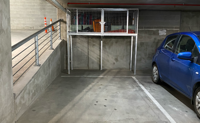 Indoor Garage Space Located on Barkly