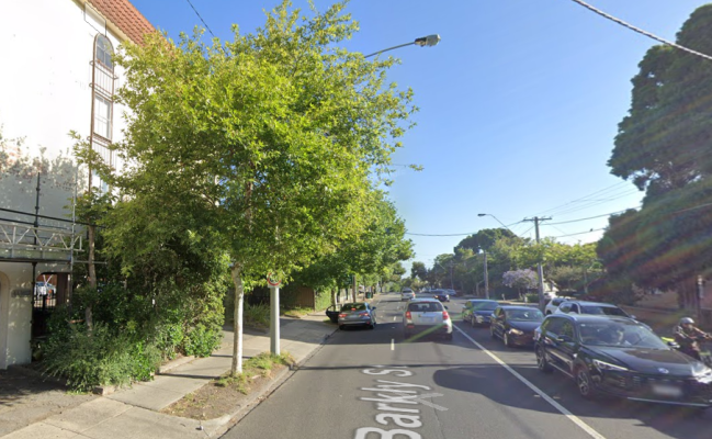 St Kilda Parking Spot Walk to the Beach or Tram