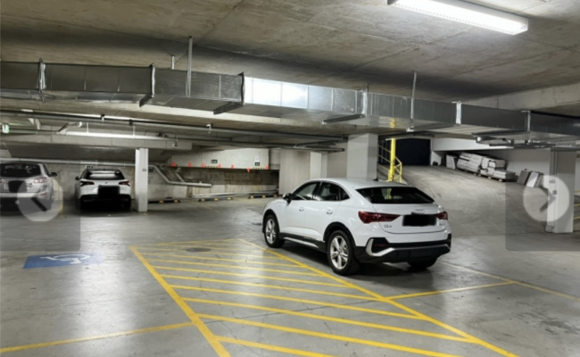 Secure uderground parking space near transport & city.