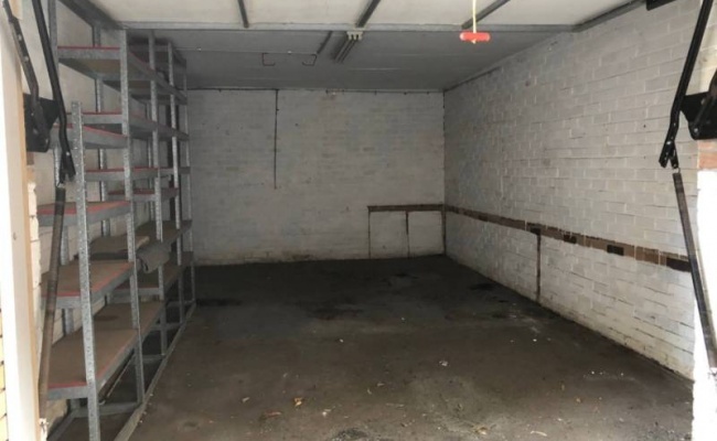 Single lock up garage/storage space