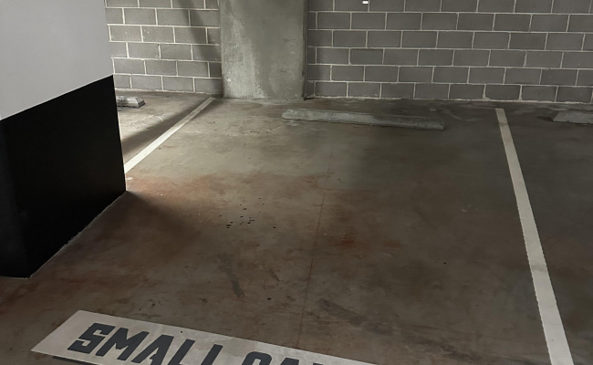Cheap Space In CBD Near Town Hall On Bathurst Street