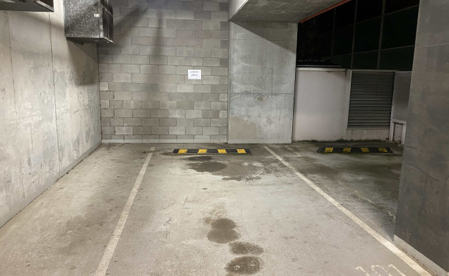Secure parking space in Batman Street (Ref 101)