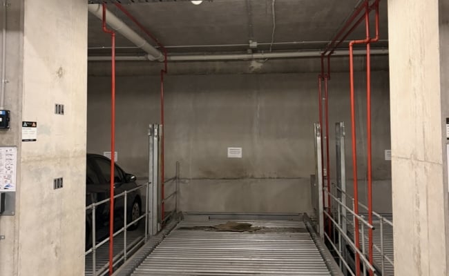 Secure parking spot in Collingwood