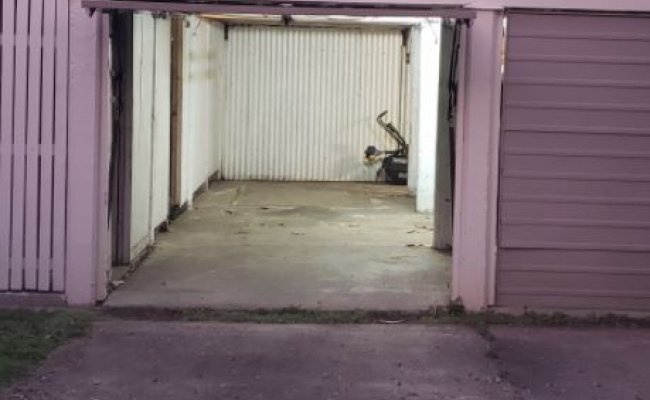 Locked up garage, next to kangaroo point