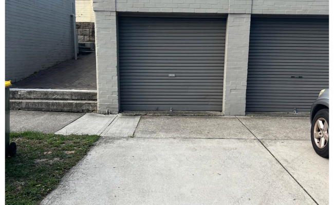 Bellevue Hill garage & outdoor parking space