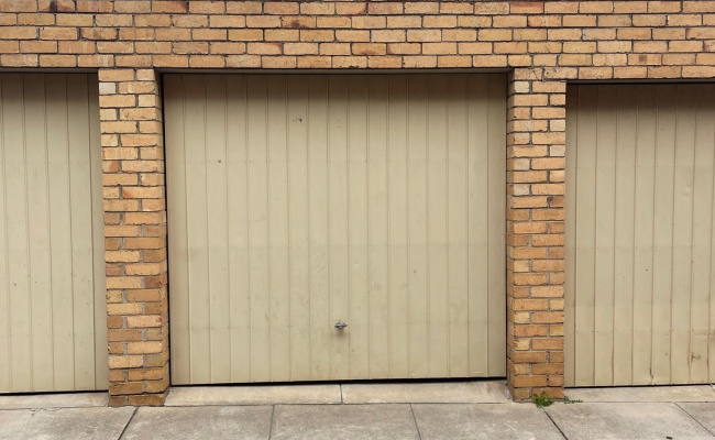 Great parking space very close to the Train, Tram, as well as buzzing Chapel Street!