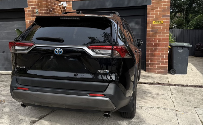 DRIVEWAY parking in Nth Syd Mon to Fri, perfect for work!