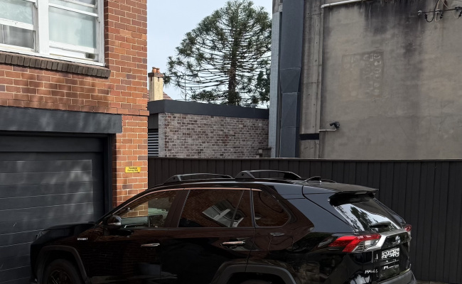 DRIVEWAY parking in Nth Syd Mon to Fri, perfect for work!