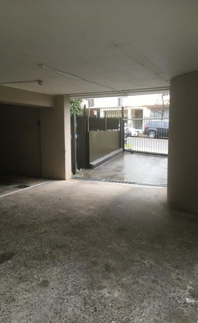 Gated parking space, 2 minutes from North Sydney