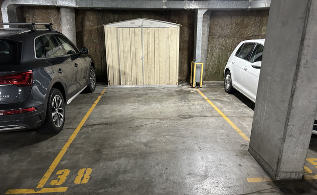 Indoor parking space in Elizabeth Bay 3 min walk to Kings Cross station