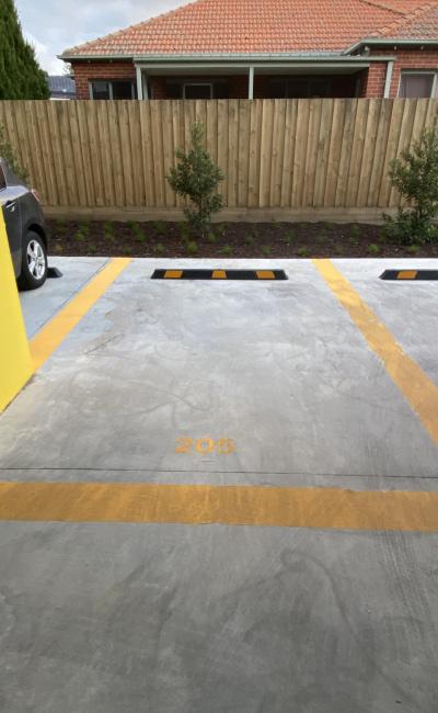 Parking space in Bentleigh near station