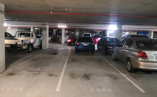 Kelvin Grove /Great parking in QUT close to city