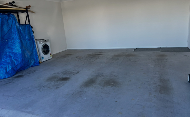 Lock up garage parking on Bliss Drive in Palmview Queensland Lock up garage parking on Bliss Drive in Palmview Queensland