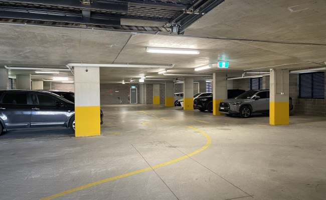 Wolli Creek - Secure Indoor Parking near Train Station and International Airport