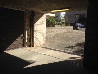 Bondi Beach - Lock up Garage 2 min from beach