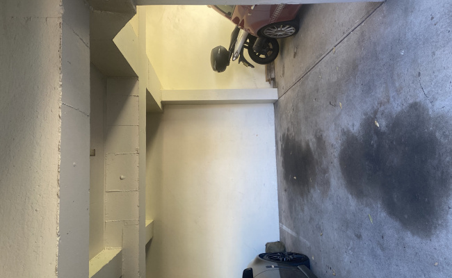 Large undercover car space, within a stones throw to Bondi Beach babes .