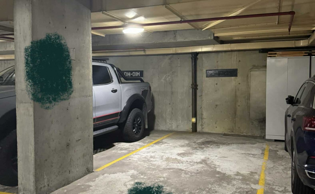 Secure indoor parking close to darlinghurst and cbd.