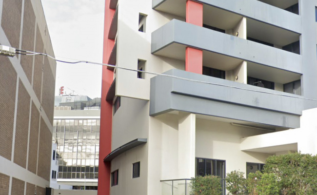 Great Indoor Parking Space Near CBD (Spring Hill)