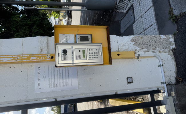 Great parking near CBD and Victoria park, 2 minute walk to bus station route 30 into the city