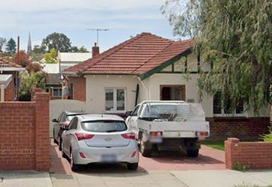 DRIVEWAY CAR BAY IN THE HEART OF LEEDERVILLE