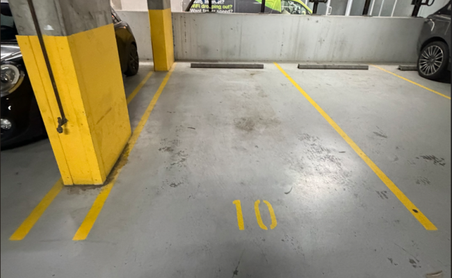 Parking space available (838 Bourke Street)