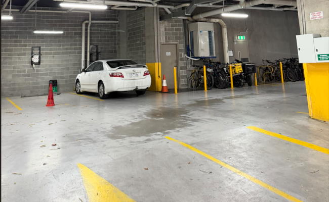 Parking space available (838 Bourke Street)