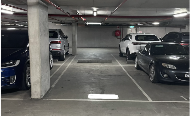 2min walk Southern Cross Station / CBD / 1st floor secure / 24hr concierge / pedestrian access